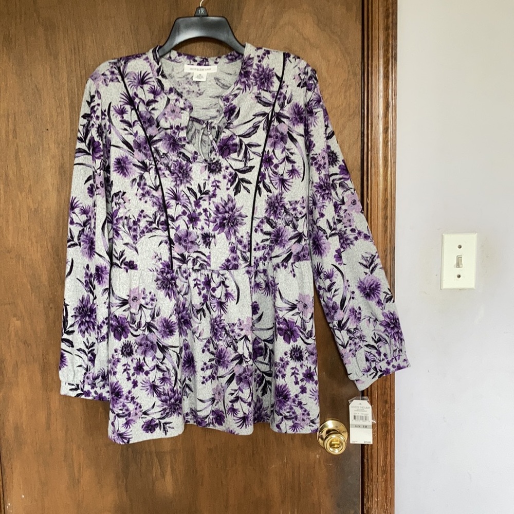 Skye’s the Limit floral print top tie at neckline creates keyhole boho casual 1X